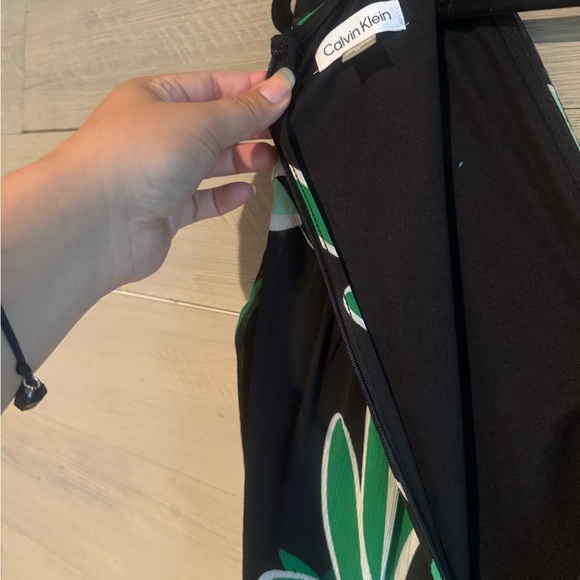 Calvin Klein Green and Black Leaf Print Midi Dress - Picture 10 of 12